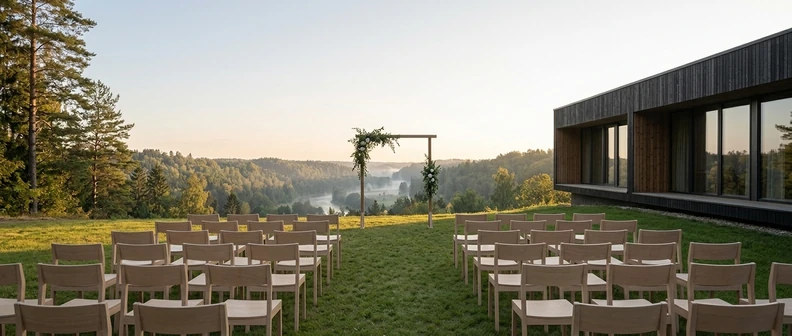 Ceremonija zaļumos pie kompleksa